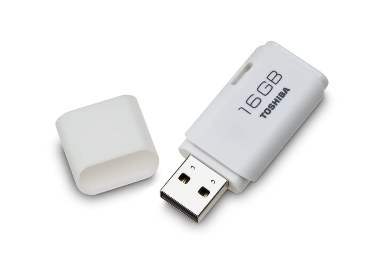 TOSHIBA(東芝) USBメモリー (TransMemory) USB2.0 Windows7/Mac対応 16GB 海外パッケージ品 UHYBS-016GH 並行輸入品 [並行輸入品]