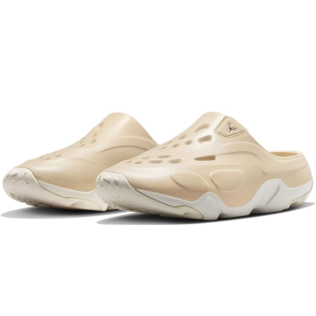 [ナイキ] ジョーダン ローム JORDAN ROAM ラタン/セイル/ペールアイボリー/ブラック FQ0227-201