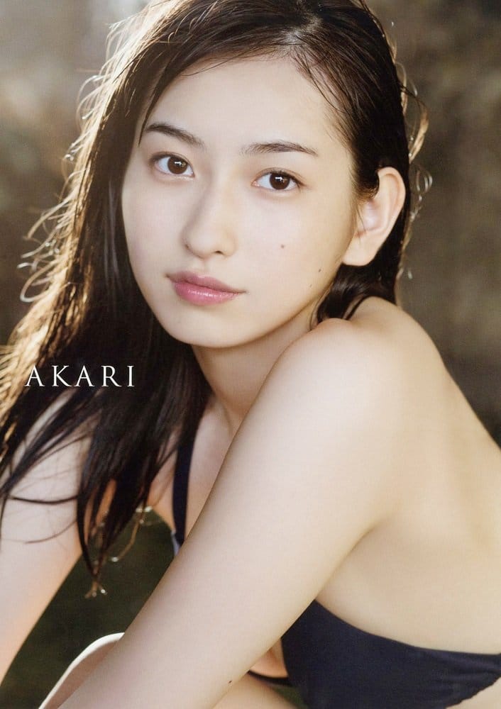 植村あかり ファースト写真集 『 AKARI 』