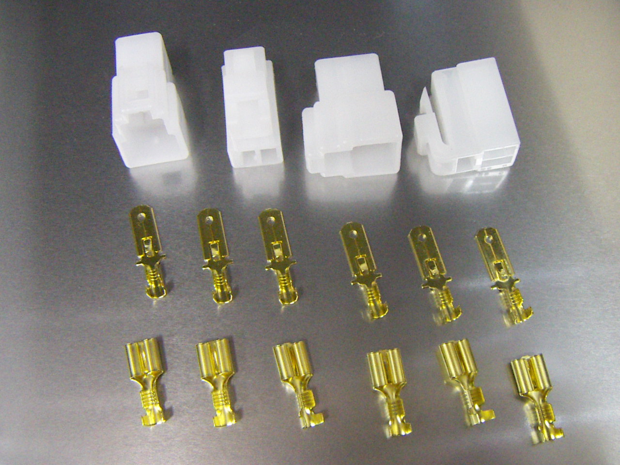 ▼▼ネコポス可●3極　箱型カプラービッグタイプロック付真鍮製