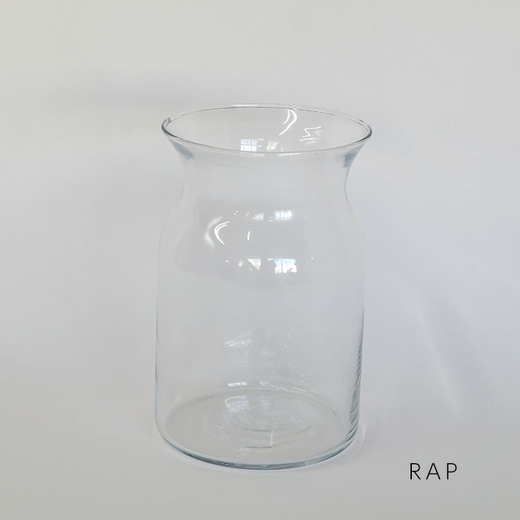 商品名 シンプルフラワーベース RAP 内容 本体×1 素材 ガラス サイズ φ13/H20cm その他 製造上の気泡や小さな傷がございます見た目以上にたっぷりのお花が活けれます！