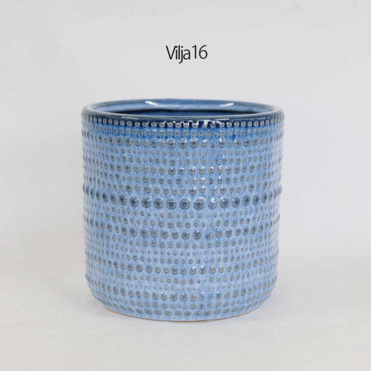 商品名 ヴィリア16 内容 本体×1 素材 陶器 サイズ 約Φ16.5/H16cm その他 ※底穴はございません 簡易防水の為水漏れする場合もあります涼しげなブルーの鉢カバー 粒上のおうとつが表面に配置されています！ vilja11はこちらから&#10140;