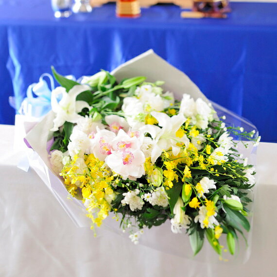 当日配送可 葬儀 スタンド花 供花 お悔やみ用 花束 1 5万円コースお通夜 告別式 胡蝶蘭 お葬式 葬儀 初七日 四十九日 お盆 お彼岸 周忌 周年 枕花 後飾り お供え花 お悔やみ花 贈り物 フラワーギフト お花 供花 花束 送料無料 メッセージカード無料 楽ギフ あす楽 Sp