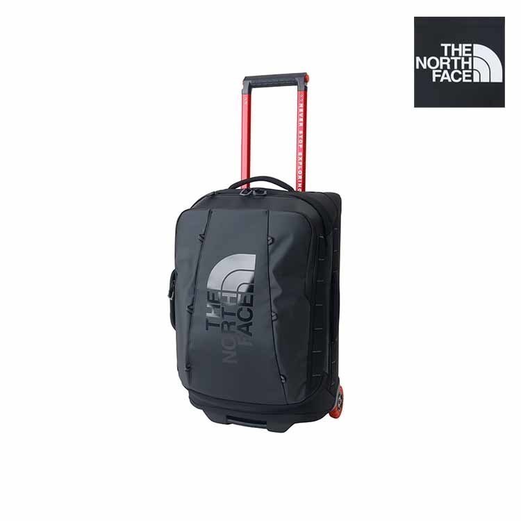 The North Faceのショルダーバッグは、スタイルと機能性を兼ね備えた万能デザイン。100％リサイクルポリエステルを使用し、耐久性の高い撥水加工を施すことで、日常からアウトドアまで安心して使える仕上がりです。軽量ボディと調整可能なショルダーストラップで持ち運びも快適。フロントコンパートメントやバンジーコードが効率的な収納をサポートし、荷物をスマートに整理できます。さらに、反射ディテールが暗所での視認性を高め、夜間の使用にも安心です。男女問わず使いやすいシンプルなデザインで、普段使いから旅行まで幅広く活躍する実用的なショルダーバッグです。●商品サイズ（cm）幅約39×奥行約19×高さ約53●商品重量約3.74kg●材質100％リサイクル・ポリエステル・ターポリン（検索用：ノースフェイス THE NORTH FACE メンズバッグ バッグ スーツケース ソフト TNF ブランド 40L 197642126141）最強翌日配送対象商品に関するご案内 最強翌日配送対象商品・対象地域に該当する場合は最強翌日配送マークがご注文カゴ近くに表示されます。 最強翌日配送可能なお支払方法は【クレジットカード、代金引換、全額ポイント支払い】のみとなります。 下記の場合は最強翌日配送対象外となります。 ・15点以上ご購入いただいた場合 ・時間指定がある場合 ・ご注文時備考欄にご記入がある場合 ・決済処理にお時間を頂戴する場合 ・郵便番号や住所に誤りがある場合 ・最強翌日配送対象外の商品とご一緒にご注文いただいた場合 ・お届け先住所文字数が40文字以上の場合