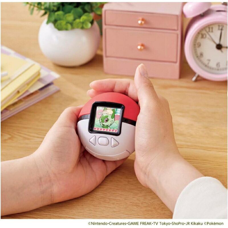 みんなの生活SHOPのタカラトミー ポケットモンスター ポケなで モンスターボール 手のひらサイズ 液晶トイ 毎日のお世話 ポケモンバトル にっきに残る 楽しい想い出 157匹のポケモン 9つの地方 ともだちポケモン ゲット 日本語 英語 選べる 可愛い キャラクター グッズ ホビー 玩具 子供 キッズ｜アングル2