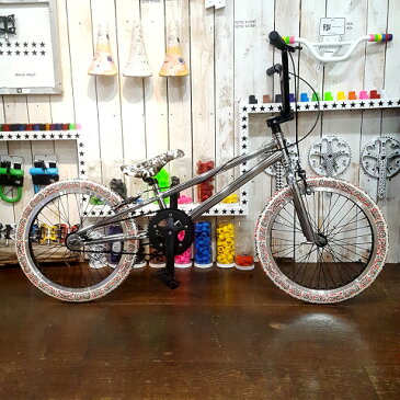 FUN BMX20インチ 限定 クローム 完成車[SWEETSKINZ]グラフィックタイヤTRIBE(トライブ) 20インチタイヤリフレクター加工UVERworld 真太郎 LiSA C&K 尚玄 The BONEZ JESSE[原宿][アメ村][大須]