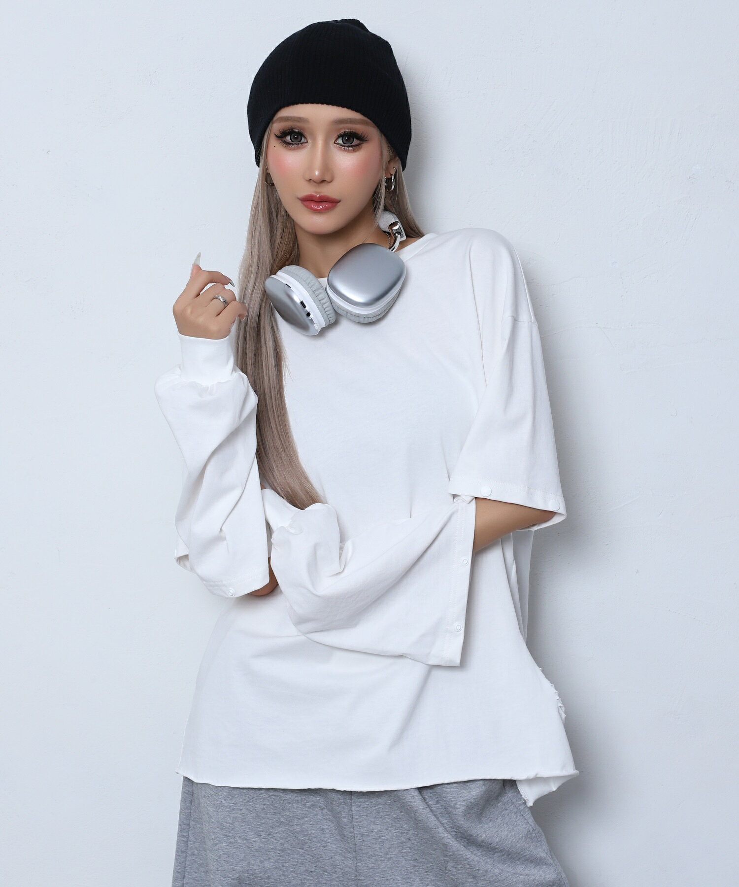 【メール便】ギャル服 ギャル ファッション レディース トップス Tシャツ オーバーサイズ ビッグT 半袖 長袖 2WAY スナップボタン ロゴ プリント バックロゴ ホワイト ブラック 白 黒 カジュアル ストリート ブラッククイーン 260807 black-queen-10008182 BLACK QUEEN(ブラッククイーン) サンプル画像3