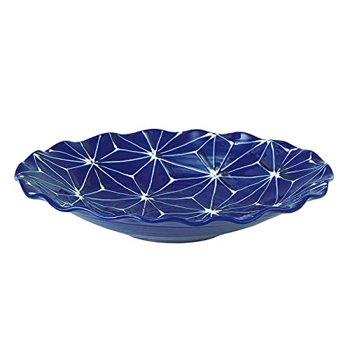 ブルー/760/19910・パッケージ個数:1・商品サイズ:約26×26×6cm・商品重量:0.638kg・容量:約760・素材:磁器生産国:日本 波佐見焼は長崎県東彼杵郡波佐見町で焼かれる陶磁器のこと。積み出しの場所から江戸時代は伊万里焼、明治になると有田焼とも呼ばれていた。長崎県波佐見町は佐賀県有田町に隣接し、波佐見焼は有田焼と同様400年以上の伝統を持つ陶磁器。 天ぷらなどの揚げ物や煮物、サラダを盛り付けるのにおすすめ。 一枚持っていると便利な大皿。