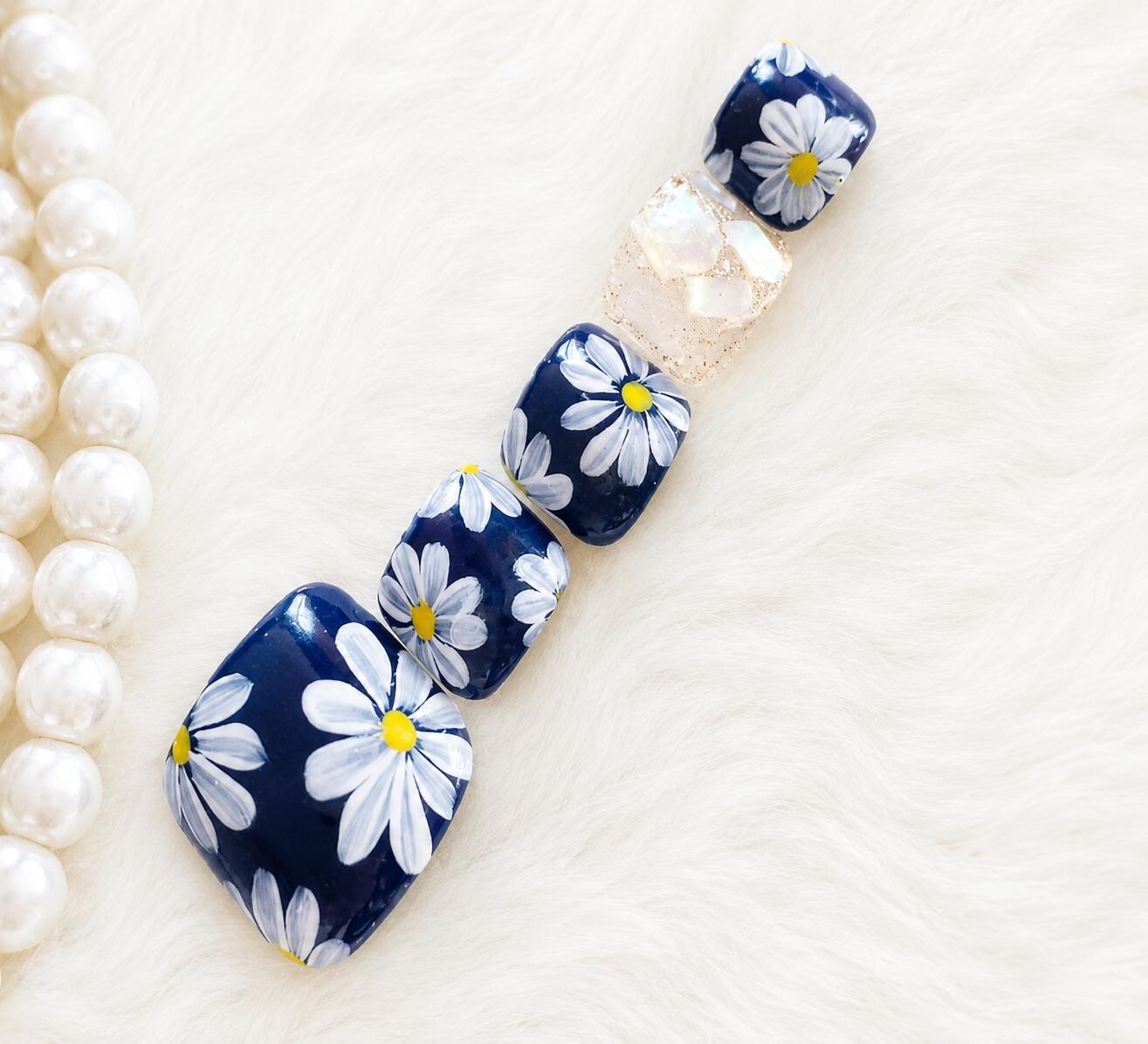 フットネイル ネイルチップ フラワーネイル マーガレット ネイビー 花柄 夏ネイル 上品 大人可愛い フットチップ 16枚入り
