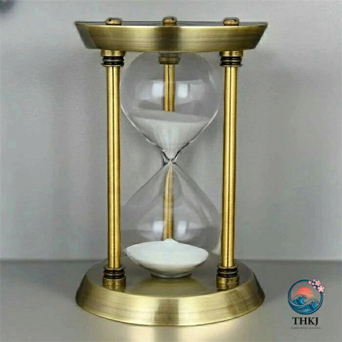 　商品説明 状態 　新品 商品内容 　 砂時計 カラー （写真通り） 生産国 　中国 サイズ XS：6*12.5CM S：10*17CM M：15*23CM L：17*32.5CM 素材 ガラス、合金、砂など 注意事項 ■ガラスは、製造過程上、ゆがみ・表面の細かいキズ・細かい気泡・底部及び側面のシワ跡・冷却時の水滴汚れ・曇り現象のような状態が若干発生します。 これらは使用上商品の特性を減少させるものではございませんので安心してお使いください。 この状態での返品交換は承っておりません。 ■この砂時計タイマーは、正確な計時装置ではなく、毎日使用するように設計されているため、多少の時間差がある場合があります。 ■砂の中の黒い粒はガラスの砂を作るときに発生するもので、品質の問題ではございません。予めご了承下さい。 ■商品の仕様は、製造元の都合により予告なく変更することがあります。また、突然の欠品等で商品手配の遅れや手配ができない場合がございますので、ご了承ください。 ●海外製品のため、詳細タグなし。　商品説明 状態 　新品 商品内容 　 砂時計 カラー （写真通り） 生産国 　中国 サイズ XS：6*12.5CM S：10*17CM M：15*23CM L：17*32.5CM 素材 ガラス、合金、砂など 注意事項 ■ガラスは、製造過程上、ゆがみ・表面の細かいキズ・細かい気泡・底部及び側面のシワ跡・冷却時の水滴汚れ・曇り現象のような状態が若干発生します。 これらは使用上商品の特性を減少させるものではございませんので安心してお使いください。 この状態での返品交換は承っておりません。 ■この砂時計タイマーは、正確な計時装置ではなく、毎日使用するように設計されているため、多少の時間差がある場合があります。 ■砂の中の黒い粒はガラスの砂を作るときに発生するもので、品質の問題ではございません。予めご了承下さい。 ■商品の仕様は、製造元の都合により予告なく変更することがあります。また、突然の欠品等で商品手配の遅れや手配ができない場合がございますので、ご了承ください。 ●海外製品のため、詳細タグなし。