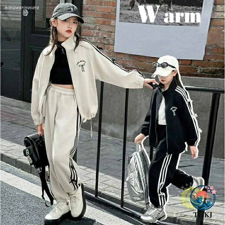 子供服 おしゃれ ジャージ パーカー 女の子 上下セット スウェット セットアップ キッズ ジュニア スポーツウェア 部屋着カジュアル■素材：ポリエステル■サイズ：（単位：cm）120 着丈42 バスト90 パンツ丈60 適応身長110130 着丈45 バスト94 パンツ丈65 適応身長120140 着丈48 バスト98 パンツ丈70 適応身長130150 着丈51 バスト102 パンツ丈75 適応身長140160 着丈54 バスト106 パンツ丈80 適応身長150170 着丈57 バスト110 パンツ丈85 適応身長160※がっちり体型のお子様に普段よりワンサイズ上をおすすめします。※機械による生産過程におきまして、どうしても生地を織る際の糸の継ぎ目や多少のほつれ、または色ムラなどが生じている場合がございます。※PC環境 光の具合により色 質感のイメージが画像と若干異なる場合がございますので予めご了承くださいませ。検索キーワード:春夏秋冬/通学/旅行/外出/ピクニック/か子供服 おしゃれ ジャージ パーカー 女の子 上下セット スウェット セットアップ キッズ ジュニア スポーツウェア 部屋着カジュアル■素材：ポリエステル■サイズ：（単位：cm）120 着丈42 バスト90 パンツ丈60 適応身長110130 着丈45 バスト94 パンツ丈65 適応身長120140 着丈48 バスト98 パンツ丈70 適応身長130150 着丈51 バスト102 パンツ丈75 適応身長140160 着丈54 バスト106 パンツ丈80 適応身長150170 着丈57 バスト110 パンツ丈85 適応身長160※がっちり体型のお子様に普段よりワンサイズ上をおすすめします。※機械による生産過程におきまして、どうしても生地を織る際の糸の継ぎ目や多少のほつれ、または色ムラなどが生じている場合がございます。※PC環境 光の具合により色 質感のイメージが画像と若干異なる場合がございますので予めご了承くださいませ。検索キーワード:春夏秋冬/通学/旅行/外出/ピクニック/か