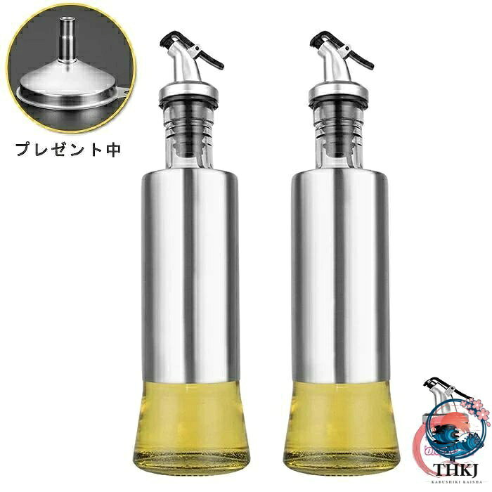 商品名:オイルボトル 素材:ガラス＋ステンレス鋼 カラー:写真の通り セット:2本セット 容量:300ml　500ml 生産国:中国 【ワンタッチで適量を】 口は小さな直径で、オイルの流れをすばやく簡単に制御できます。液漏れを防止し、オイルを過剰注入を防止できます。 【高品質の素材】 01.鉛フリーガラス製で、清潔でスケールがなく、透明度が高く、明るく、新鮮な状態を保ち、油の煙やほこりを防ぎます。 02.ステンレス製の保護エッジは壊れにくく、ボトル本体は安定していて滑りにくいです。 【滑り止め】 底面には滑り止め設計を採用しておりますので、滑りにくいです 【広範囲の適応】 オイル、醤油、酢、料理用ワインなどの液体調味料を入れ可能、キッチンに欠かせない収納ボトル。 ◆モニターにより色の見え方が実際の商品と多少異なることがございます。あらかじめご了承くださいませ。商品名:オイルボトル 素材:ガラス＋ステンレス鋼 カラー:写真の通り セット:2本セット 容量:300ml　500ml 生産国:中国 【ワンタッチで適量を】 口は小さな直径で、オイルの流れをすばやく簡単に制御できます。液漏れを防止し、オイルを過剰注入を防止できます。 【高品質の素材】 01.鉛フリーガラス製で、清潔でスケールがなく、透明度が高く、明るく、新鮮な状態を保ち、油の煙やほこりを防ぎます。 02.ステンレス製の保護エッジは壊れにくく、ボトル本体は安定していて滑りにくいです。 【滑り止め】 底面には滑り止め設計を採用しておりますので、滑りにくいです 【広範囲の適応】 オイル、醤油、酢、料理用ワインなどの液体調味料を入れ可能、キッチンに欠かせない収納ボトル。 ◆モニターにより色の見え方が実際の商品と多少異なることがございます。あらかじめご了承くださいませ。