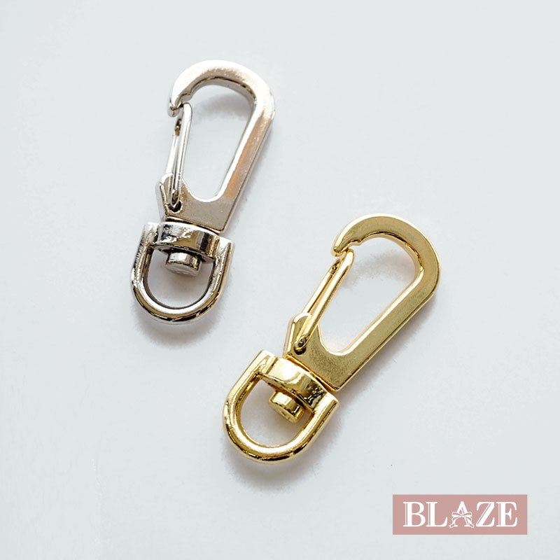 キーホルダー パーツ ナスカンタイプ BLAZE ハンドメイド クラフト 手芸 手作り ナスカン 回転 金具 フック 持ち手 ポーチ 材料 バッグ 押し込み式 部品 メタル 商用利用可能 DIY 接続金具 シンプル アクセサリーパーツ 回転カン付 シルバー ゴールド 約3.7×1.4cm