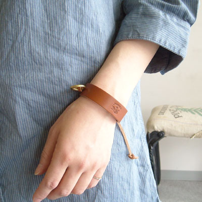 　【メール便可能】3月26日再入荷★国内正規品IL BISONTE(イルビゾンテ) レザーブレスレット・5432301190