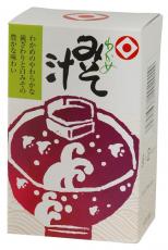 風味の良い凍結乾燥みそを使用しています。出雲地方特産の風味豊かな出雲わかめを使用しています。食塩は平釜塩を使用しています。1袋分をお椀に入れて、熱湯を注いでください。季節により、ふきのとう、みつば等を散らし、旬の香りをお楽しみください。 原材料： 白みそ（大豆、小麦）、わかめ、ぶどう糖、食塩、かつおぶし粉末、酵母エキス、ねぎ