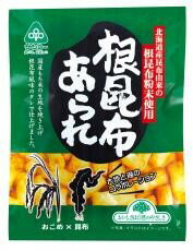 海草が苦手なお子様や、海藻を食べる機会が少ない方でもおいしく食べられるよう、配合や製造を工夫しました。 国内産もち米を香ばしく焼き上げ、昆布が成長する起点になる部分の根昆布（北海道産）粉末を加えたタレで仕上げております。製品の表面の粒は、原料（根昆布粉末）に由来するものです。 原材料： もち米(国産)、醤油（小麦を含む）、砂糖(てん菜（国産）)、昆布エキス粉末、根昆布粉末（昆布（北海道産））