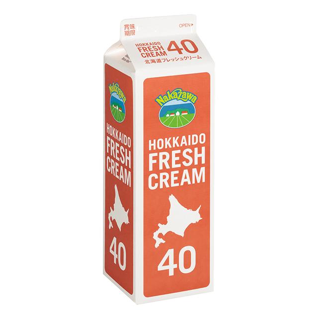 選りすぐりの北海道産原乳を100％使用した、新しいフレッシュクリームシリーズです。 北海道産の原乳使用。軽い食感と口どけの良さで、たくさん食べても飽きのこない味わいです。 保形性も優れています。 「北海道産原乳使用」がうたえます。 種類別：クリーム(乳成分を含む) 容量　：1000ml 成分　：乳脂肪分：40.0％ 　　　　無脂肪固形分　5.4％（算出値）