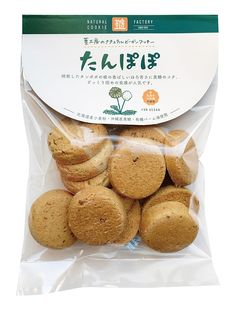 茎工房のクッキーは、添加物を一切使用せず、丁寧にひとつひとつ手作りで焼きあげたものです。 体にやさしく、安全な材料の厳選をモットーとし、有機国産小麦粉、たんぽぽの根、自然の甘味の粗製糖、ショートニングで作られています。 ナチュラルで、ヘルシーなナチュラルクッキーは、卵や牛乳を使用していないので、アレルギーの方にも安心して召し上がっていただけます。漂白剤、合成着色料、合成保存料、香料は一切使用しておりません。 原材料： 小麦粉[小麦(北海道産)]、含蜜糖[さとうきび(鹿児島産)]、有機パーム油(コロンビア産)、黒糖、なたね油、たんぽぽの根 (ポーランド産) 394kcal/80g