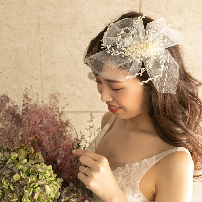 ウェディング アクセサリー【ホワイトチュール ＆ パール コサージュ】ヘッドドレス ヘッドアクセサリー ヘアアクセサリー トーク帽 ブライダル 髪飾り 小枝アクセサリー ナチュラル リーフ ビジュー フラワー 花 ウエディング 結婚式 二次会 和装 演奏会 卒業式のサムネイル