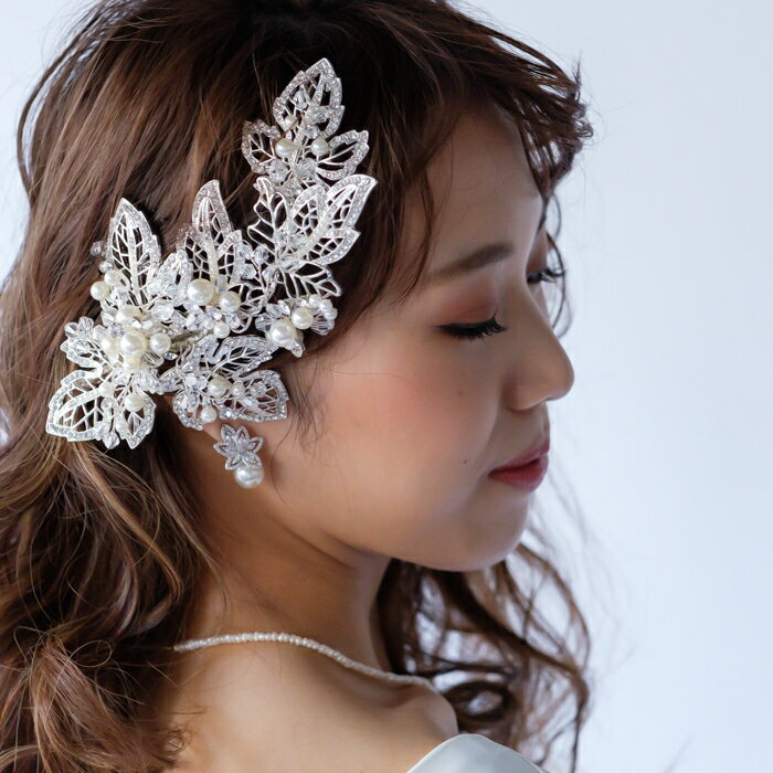 リーフ型のシルバーにパールをあしらった大きめでインパクトのあるヘッドドレス ウェディング アクセサリー ヘッドアクセサリー ヘアアクセサリー ブライダル 髪飾り 小枝アクセサリー ナチュラル リーフ ビジュー フラワー 二次会 お得な情報満載 パール ウエディング