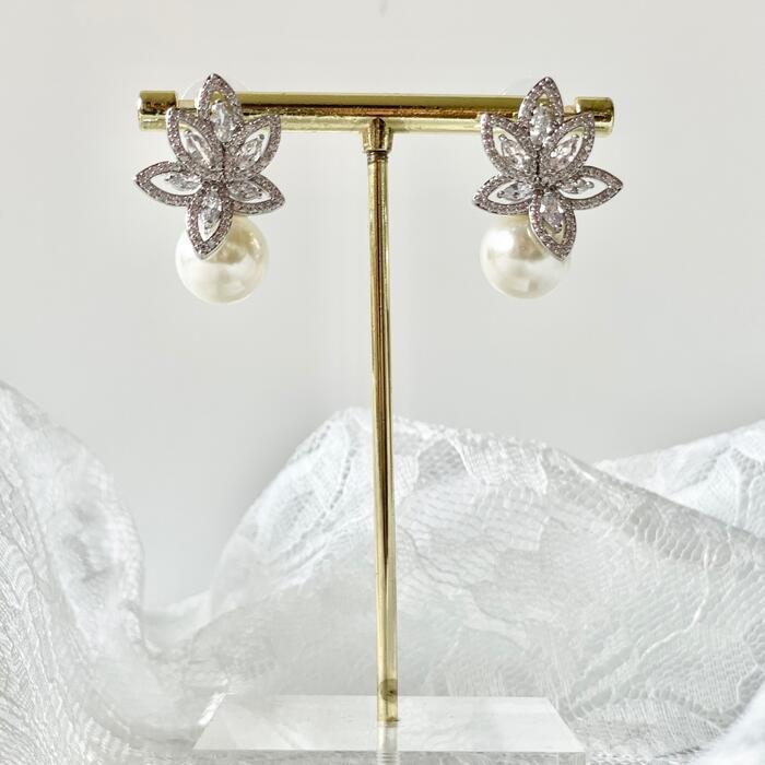 ウェディング アクセサリー【ジルコニア ＆ パール フラワー スタッド ピアス】ブライダル ナチュラル リーフ ビジュー フラワー 花 小物 小枝 ウエディング 結婚式 二次会 和装 演奏会 卒業式 発表会 パーティ 卒業式 成人式