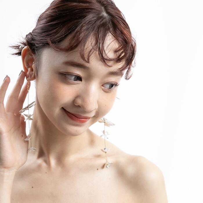 ウェディング アクセサリー【メタル フラワー ロング ピアス 】ブライダル 小枝 ナチュラル リーフ ビジュー フラワー 花 小物 大ぶり 揺れる ウエディング 結婚式 二次会 和装 演奏会 卒業式 発表会