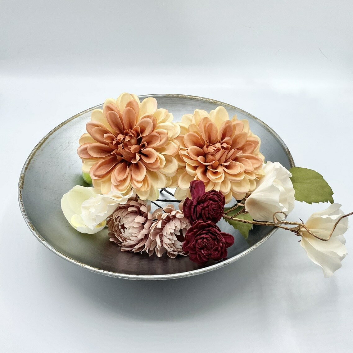 ヘッドドレス【ケース付き】【ダリア マム スイトピー 胡蝶蘭 つぼみ 】 造花 髪飾り 結婚式 成人式 卒..