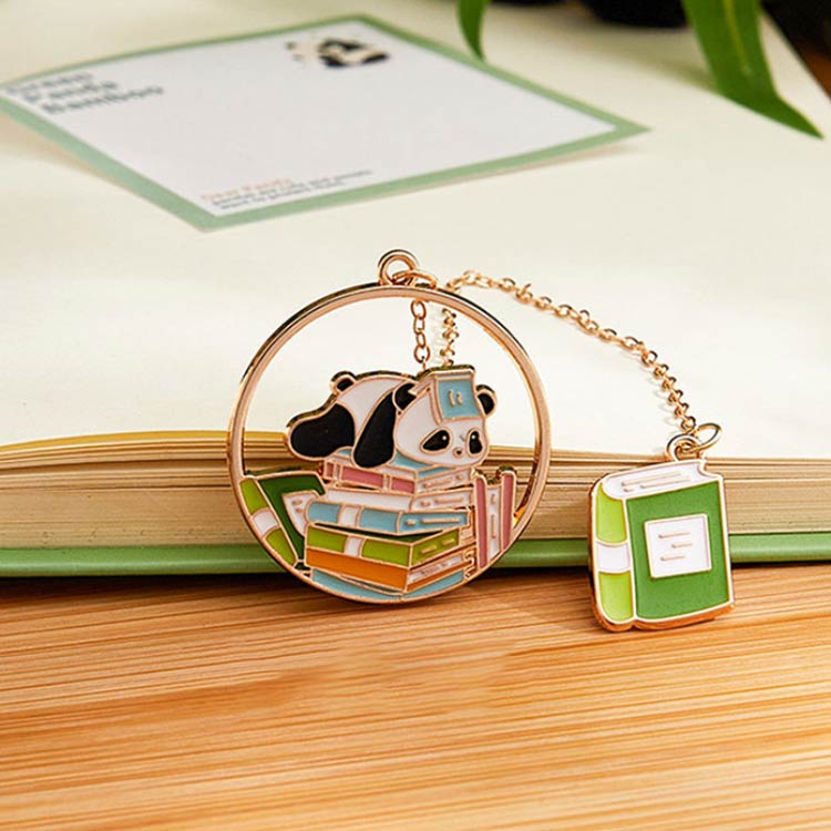 4枚セット メタル ブックマーク パンダのブックマーク しおり 金属製 可愛い ブックマーク 竹 読書 チェーン付き ギフト ボタニカル 金縁 誕生日 プレゼント ブックマーク お土産 送料無料 パンダ 3