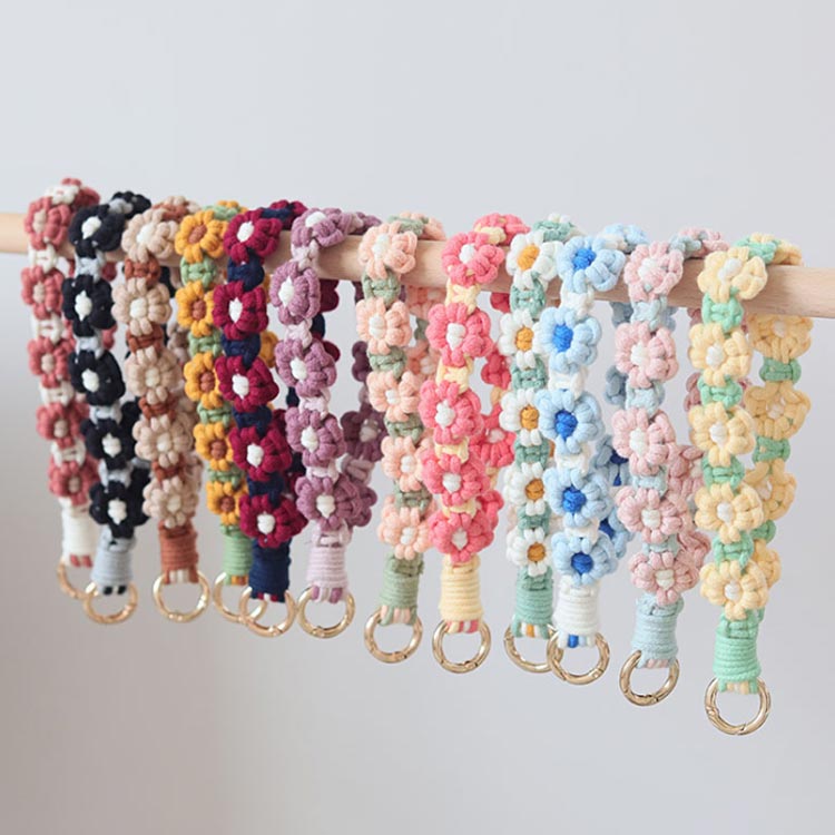 Bliss time shopの【21日迄】最大20倍 フラワー 手作り フラワー編み スマホストラップ カラビナ 携帯ストラップ ストラップホルダー ハンドストラップ 花 ストラップ 手首ストラップ 編み 推し活 落下防止 全機種対応 送料無料 手編み ハンドメイド スマホ｜アングル2