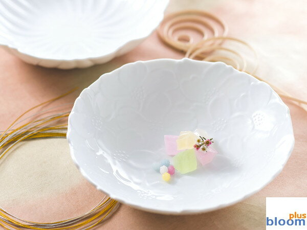 美濃焼 ギフトふわり花白磁盛皿【径25x高6cm】【Bowl,made in japan】【bloom-plus】