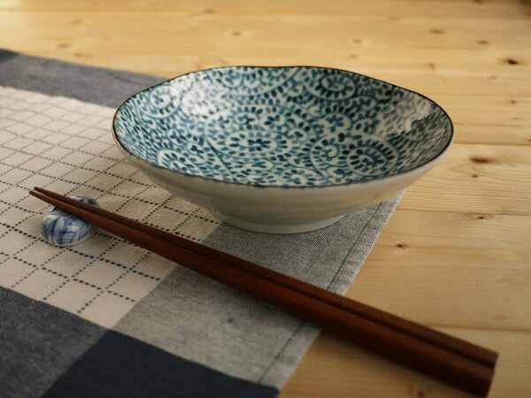 【単品】染付煮物鉢 タコ唐草 【径17cmx高5cm】 和食器 55浅鉢 ブルーム 青風