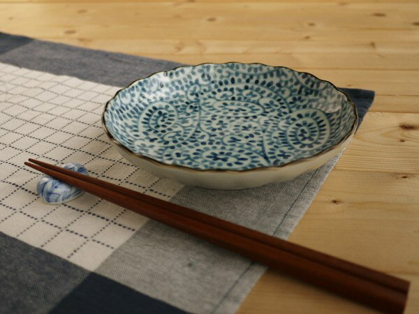 Rakuten - 【単品】染付中皿 タコ唐草 径16.5x高3.5cm 和食器 5寸皿 取皿 ブルーム 青風出番の多い大きさの皿