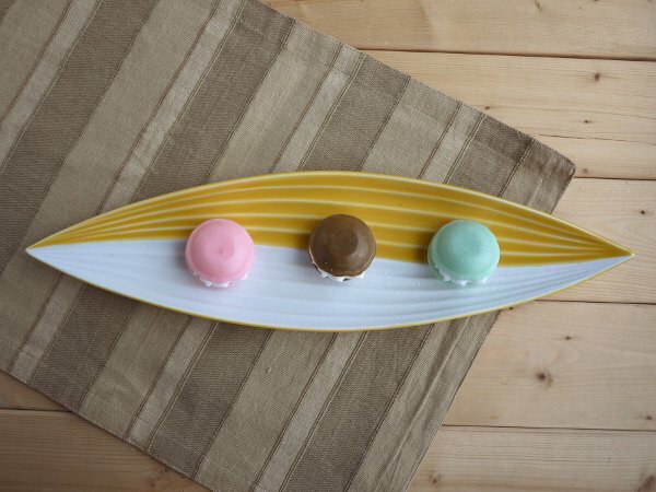 美濃焼 アウトレット ギフト対象外 カラフルキラキラ突出皿ツートン白&黄41x10x2.5cm 【訳あり,突出,オードブル,前菜,さんま,魚,業務用】【bloo...