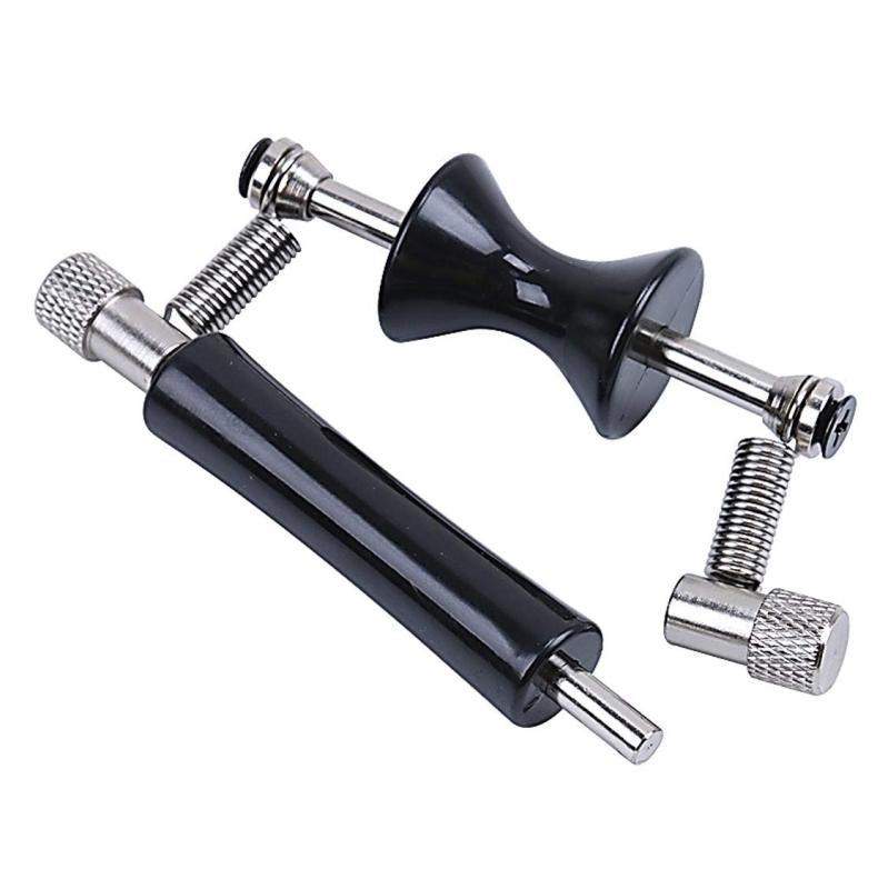 ST TS アコースティックギター カポタスト アコギ エレキ エレキギター クラシックギター 弦 ローリングカポタストローリングカポタストアコースティックギター カポタスト アコギ エレキ エレキギター クラシックギター の チューニングの安定にどうぞ【こんな商品】ネックへの圧力を均等にしてチューニングを安定させる役目をはたします／装着は本体をネックに挟むだけ本体に接触する面はゴムを使用しているので傷がつかない使わない時はナットの向こうに動かして使用したいときにまた、親指で動かすだけギターに付けながらポジションを簡単に移動プロミュージシャンも愛用しておりますギターネックにジャストでフィットするローラー形状で演奏中のピッチ変更もスムーズに行えますゴム製で傷をつけない弦の高温側と低温側に均等に力を加えることで安定したチューニングを行えます適用楽器：アコースティックギター／エレキギター／クラシックギター等にご使用頂けます