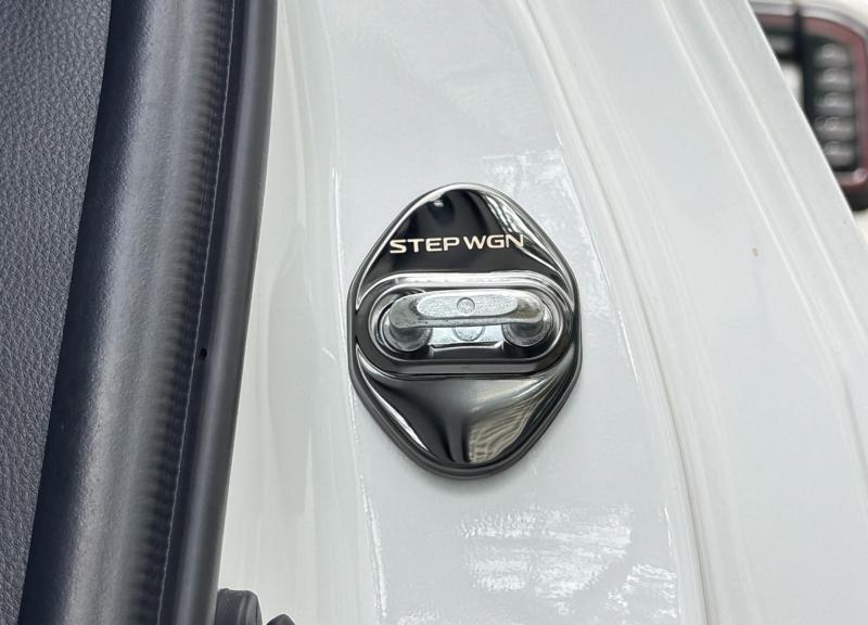 適合 新型 ステップワゴン RP系 ストライカー カバー ドアロック カバー メッキ アクセサリー 内装 パーツ ステンレス 4PCS 取り付け簡 車種専用設計 STEPWGN RP6 RP7 RP8 2022年5月〜車種別の専用設計で、スタイリッシュに演出、フィット感は抜群です【ステンレス】ステンレス素材を使用しているため、高温や極低温の双方の環境で耐熱性と強度を維持する性能があるため、取り付け後も安心【仕上げ】ブラック、ブルー、鏡面仕上メッキ；商品内容：4PCS【取り付け簡単】車種専用設計のためフィット感良好。 裏面付属の専用両面テープで簡単に貼り付けできます。貼り付ける前に必ず仮合わせを行い、貼り付け位置を確認してください。【対応車種】ホンダ 新型ステップワゴン（Honda STEP WGN 6代目）型式：RP6 RP7 RP8 型年式：2022年5月-現行 令和5年1月～