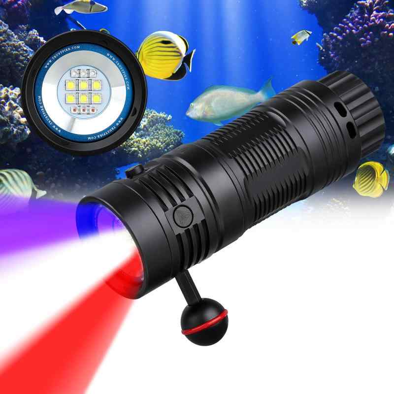 ダイビング懐中電灯 DF5 最大65ルーメン 水中照明 3種類のLED 白色光 赤色LED UV LED 7M耐水圧 水中 スキューバダイビング 洞窟ダイビング フリーダイビング 充電式・スキューバダイビング、洞窟ダイビング、フリーダイビング、その他の水中スポーツ照明用に設計されたダイビング懐中電灯・ンスリップボディデザイン・明るさ：最大65ルーメン・LED仕様（3種類）：　 6 *XM2 U3 LED：白色光（フラッドライト）、色温度6K、照射角最大15度、65ルーメンの水中照明　 3 *XE3535 RED LED：波長62nm、水中写真・クリエイティブな写真・赤灯に敏感な魚向け照明に対応　 3 *XPE UV LED：波長395nm、蛍光物質で明るくする魚や珊瑚の水中に対応・電源：3pcs 217 3.7V 5 カスタマイズ充電池パック（ケーブルで直接充電可能）・耐圧水深：最大深度7M・4段階のバッテリーインジケーター搭載・パッケージ内容：1 x DF5 KIT ダイビングフラッシュライト（BOX付き）、1 x TrustfireARB5U バッテリーパック（3 x 217 5）、1 x TypeC USB充電ケーブル、1 x ボールジョイント、1 x ダイビングギア、2 x 交換Oリング、1 x 操作説明書・注意点：バッテリーを取り出す際はライトヘッド部分をひねること