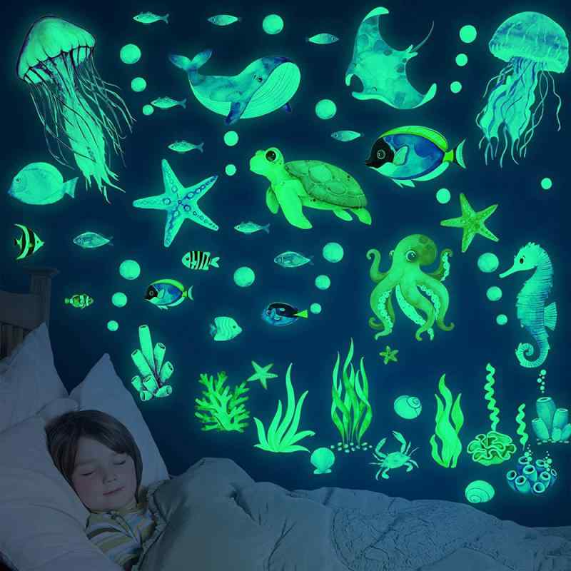 ウォールステッカー 子供用 蓄光 夜光 海底世界 海の生き物 魚 クラゲ キャラクター 動物 防水 PVC シール 子供部屋 リビング 寝室 DIY インテリア 模様替え グリーン発光 ブルー発光