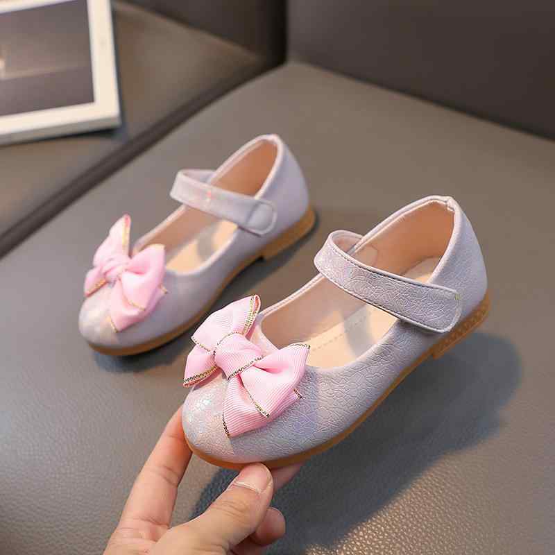 ・スタイル: プリンセス・対象: 女の子・対象年齢: 幼児、小童、中童・カラー展開: イエロー、ホワイト、ピンク・サイズ展開: 14、14.5、15.6、16.8、17.3、20.5・柄: 無地・アッパー素材: PU・ソール素材: ゴム・靴の高さ: ローカット・開閉タイプ: マジックテープ・厚さ: 普通・デザイン要素: リボン