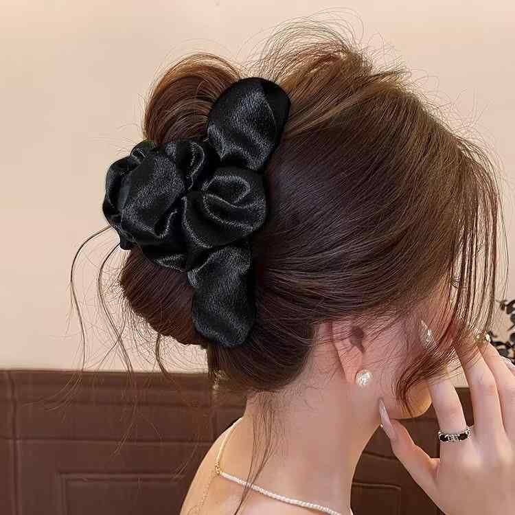 ヘアクリップ レディース サテン プリーツ 高級感 大きめ 髪留め 後頭部 まとめ髪 ...