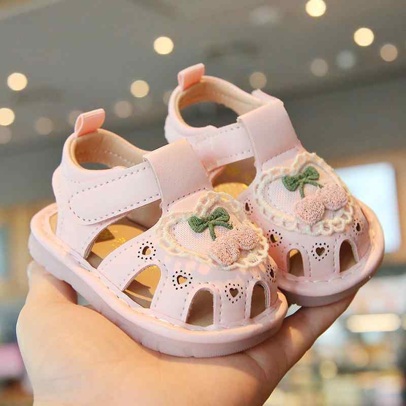 サンダル キッズ 女の子 ベビー 夏 鳴き笛付き つま先保護 ファーストシューズ あんよ靴 プリンセス 滑り止め ソフトソール 通気性 耐摩耗性 合成皮革 カジュアル