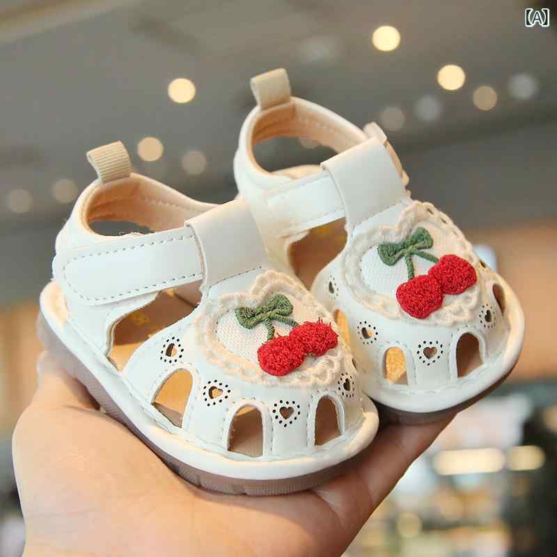 bloomelierのサンダル キッズ 女の子 ベビー 夏 鳴き笛付き つま先保護 ファーストシューズ あんよ靴 プリンセス 滑り止め ソフトソール 通気性 耐摩耗性 合成皮革 カジュアル｜アングル2