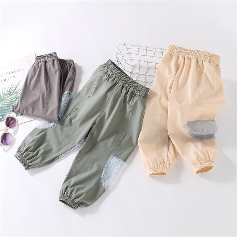 ・カテゴリ: キッズパンツ・スタイル: カジュアル・主な素材: ナイロン88%・丈: ロング丈・性別: メンズ・対象年齢: 3～8歳・タイプ: 速乾パンツ・加工: 柔らか加工・柄: 無地・ウエスト: ミッドライズ・ウエスト仕様: ゴムウエスト・カラー展開: グレー、グリーン、カーキ・サイズ展開: 90、105、110、120、130、140
