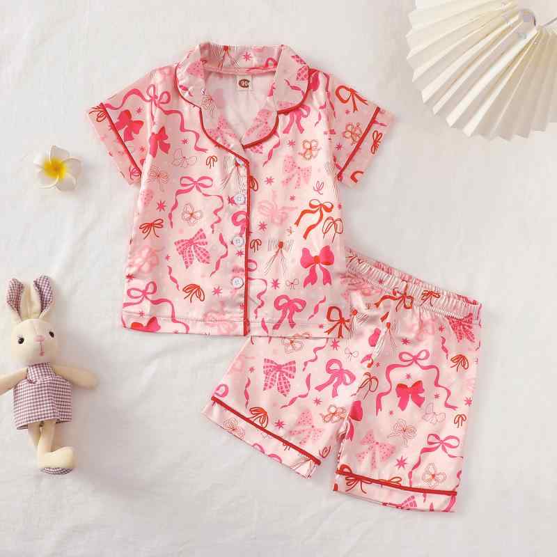 キッズ パジャマ 女の子 夏 ルームウェア リボン柄 プリント 半袖 襟付きTシャツ ショートパンツ サテン生地 ポリエステル 薄手 抗菌