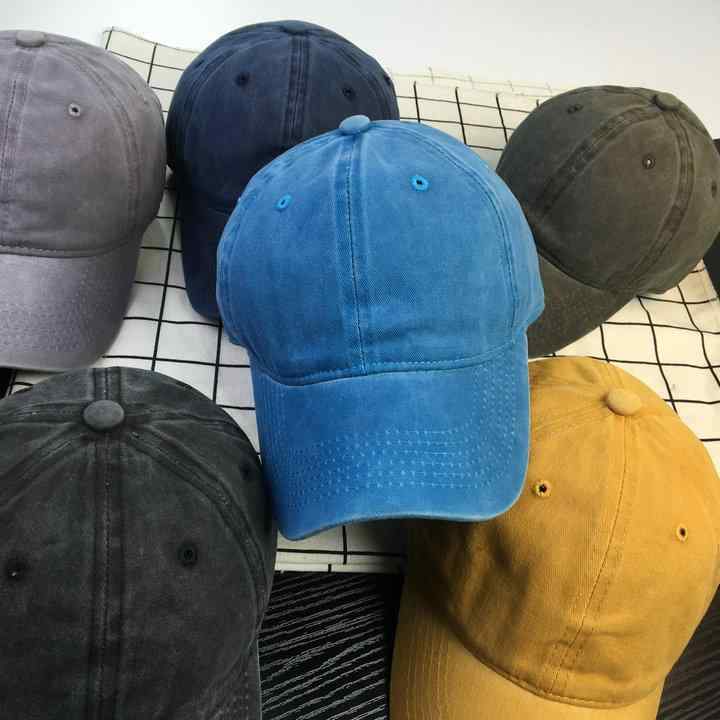 ・カテゴリ: ベースボールキャップ・帽頂スタイル: 丸型・つばスタイル: ワイド・カラー展開: カーキ色、黒、ピンク、ワインレッド、ローズレッド、ダークネイビー、ブラウン、ジンジャーイエロー、スカイブルー、ダークグレー、ライトグレー、ミリタリーグリーン、オレンジ、ラグーンブルー・サイズ展開: 調整可能・対象年齢: 成人・主な素材: 水洗コットン