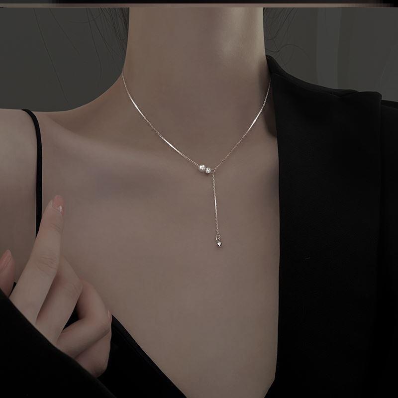 ネックレス レディース 春夏 パール フリンジ 軽やか 上品 個性的 シンプルモダン 幾何学デザイン 鎖骨丈 電気メッキ加工 銅製ペンダント(4.0)