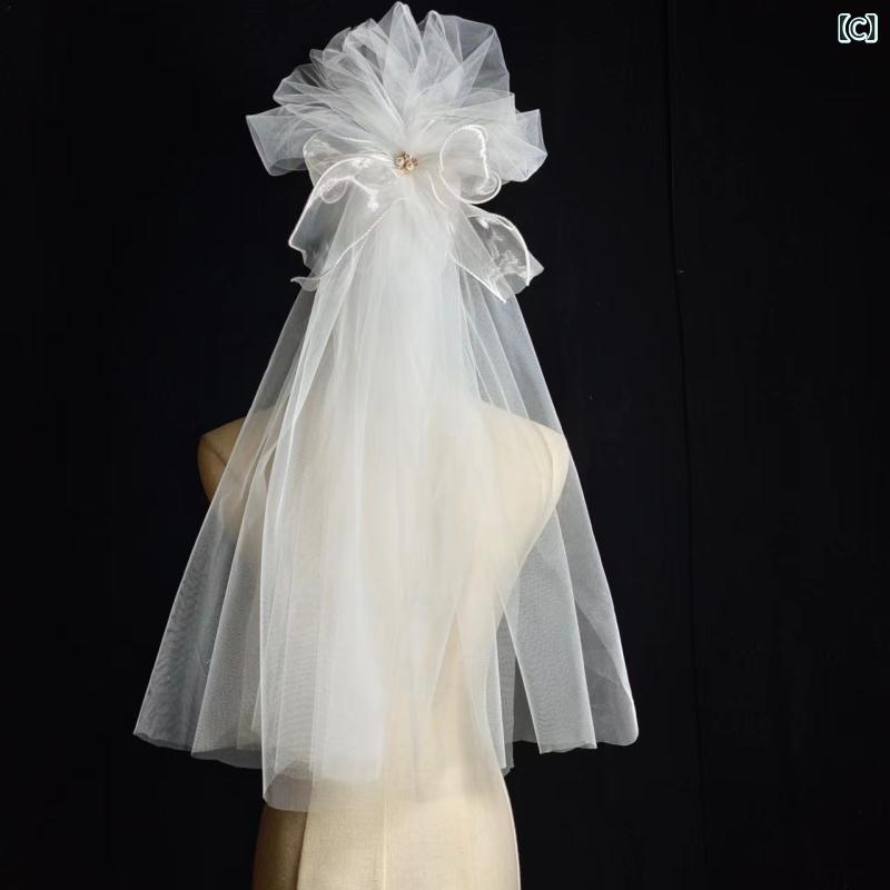 bloomelierのヘッドドレス レディース ブライダルベール 結婚式 花嫁 ロング丈 チュール生地 パールビーズ リボンモチーフ ラインストーン ウェディングフォト｜アングル3