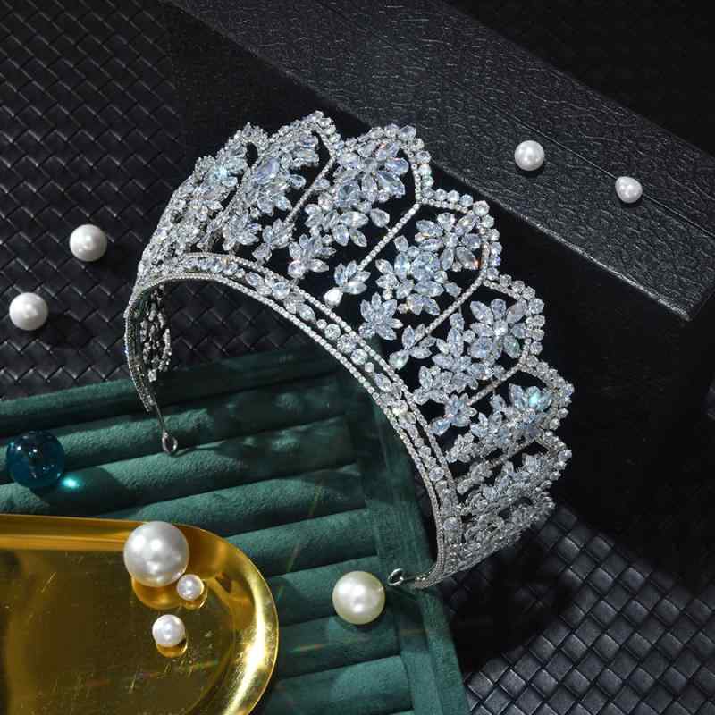 ティアラ レディース ウェディング 花嫁 王冠 プリンセス 誕生日 結婚式 記念日 ディナー パーティー ヘアアクセサリー ヘッドドレス 白 ジルコニア シンプル モダン デザイン