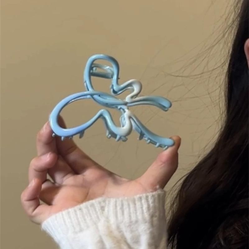 ・カテゴリ: ヘアアクセサリー・種類: クリップ・スタイル: キュート・素材: 合金・カラー展開: メタルバタフライグラデーションピンク、メタルウェーブパールピンク、メタルバタフライボウピンク、メタルバタフライグラデーション赤、メタルウェーブパール赤、メタルバタフライボウ赤、メタルバタフライグラデーションブルー、メタルバタフライボウブルー、メタルシルバーホワイトバタフライ、メタルブラックバタフライ、メタルシルバーバタフライ、メタルブラックバタフライ・デザイン: 蝶・対象: 女性