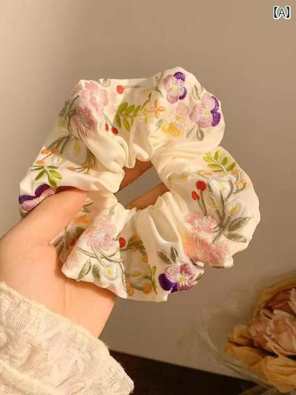 bloomelierのヘアアクセサリー レディース 大きめ ヘアゴム 花刺繍 重厚刺繍 フレンチガール ヴィンテージ レトロ シンプル フェミニン ガーリー 高弾力 伸縮性 布製 手作り 夏 ナチュラル 甘美 かわいい｜アングル2