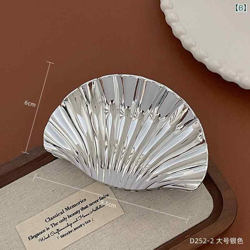 bloomelierのクロークリップ レディース 貝殻 シェル モチーフ 高級感 メタリック リゾート風 バカンス 夏 ビーチ おしゃれ 大型 中型 金 銀 電気メッキ加工 ファッション ヘアアクセ｜アングル3